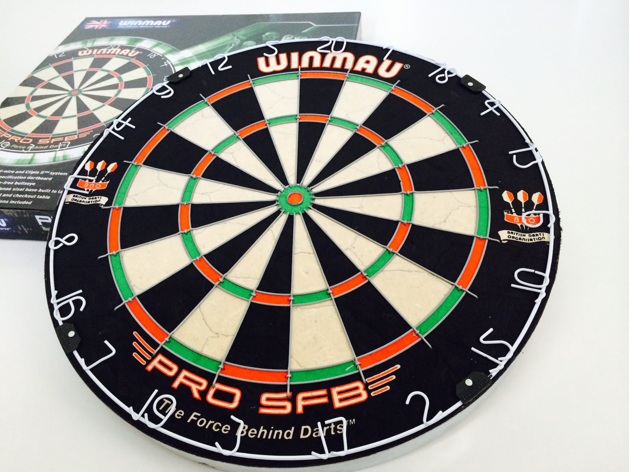 NEW PRO SFB Winmau Dart board precision-manufactured staple-free bullseye