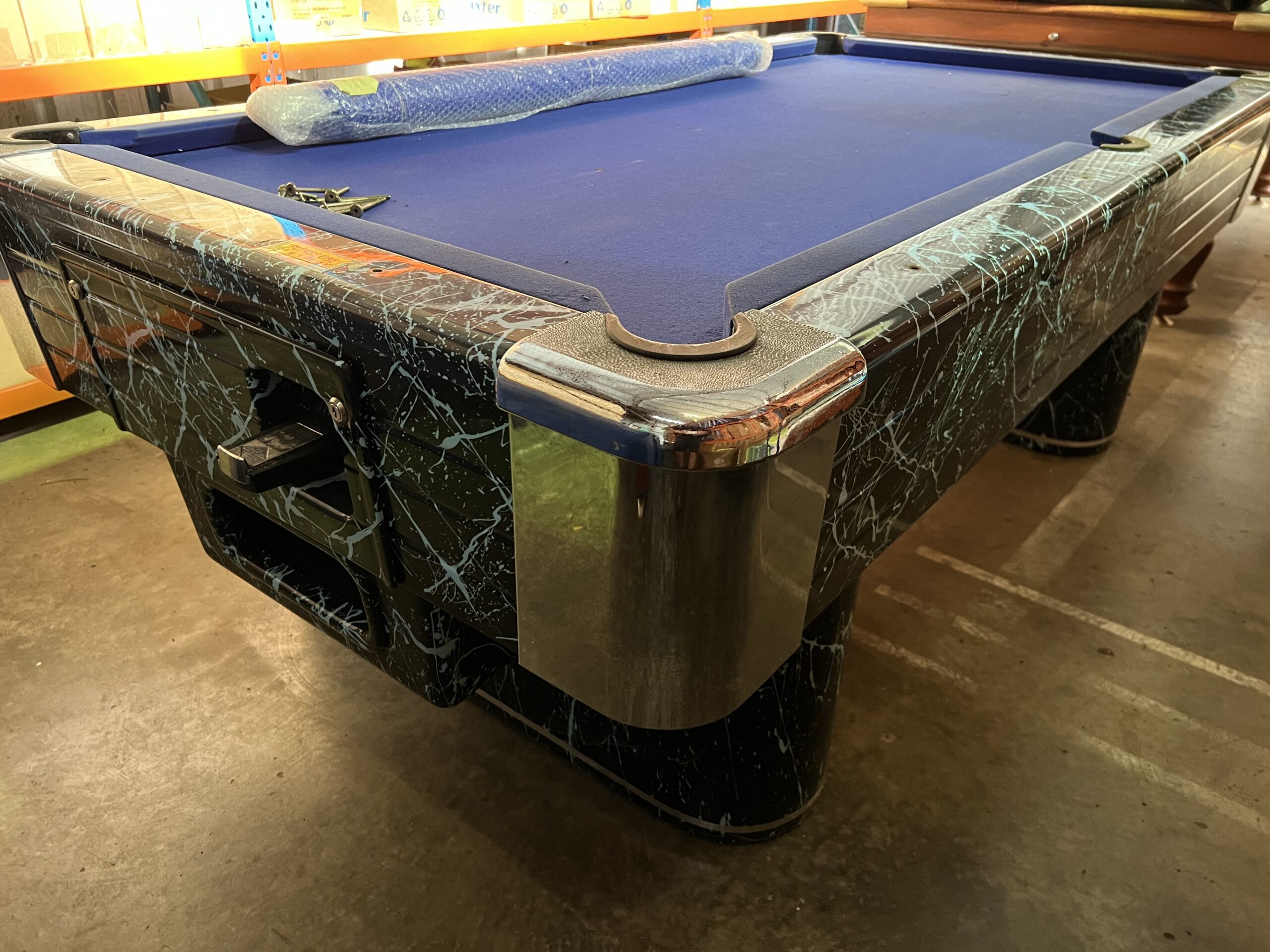 2nd Hand Indoor Fibreglass Blue/Black Pub Pool Table 7ft Includes New Felt your colour of Choice 2 2nd Hand Indoor Fibreglass Blue/Black Pub Pool Table 7ft Includes New Felt your colour of Choice - Image 2