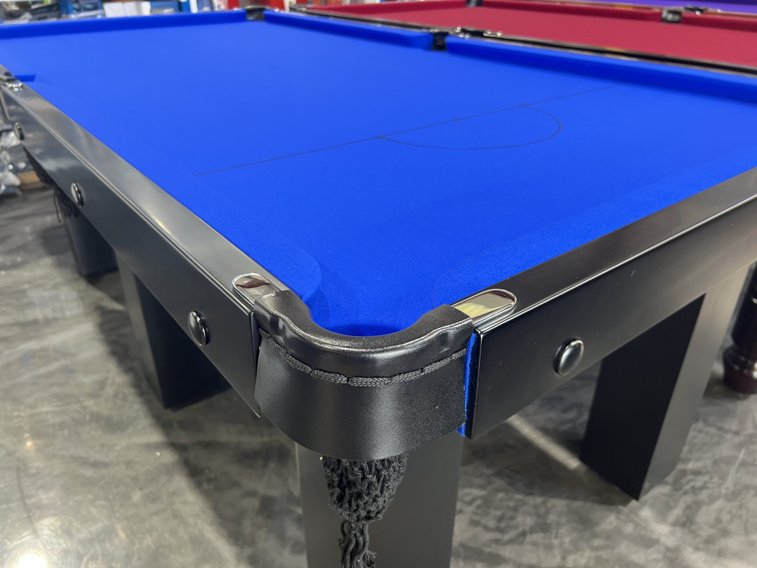 Standard Modern Black Pool Snooker Billiard Table 7ft Royal Blue Felt 3 Standard Modern Black Pool Snooker Billiard Table 7ft Royal Blue Felt - Image 3